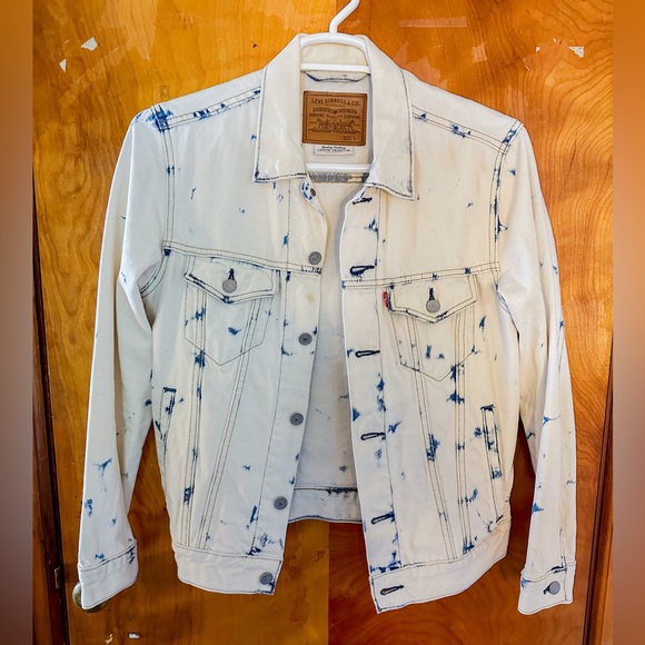 Levi’s Bleached Denim Jacket in Cream and Blue - Picture 5 of 8
